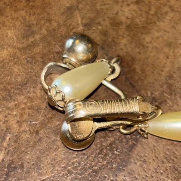 Sarah Coventry Faux Pearl Golden Earrings Vintage 1950s FREE SHIPPING - Picture 3 of 4